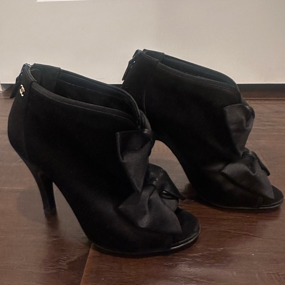 CHANEL Black bootie boots with bows | Excellent condition - like New!